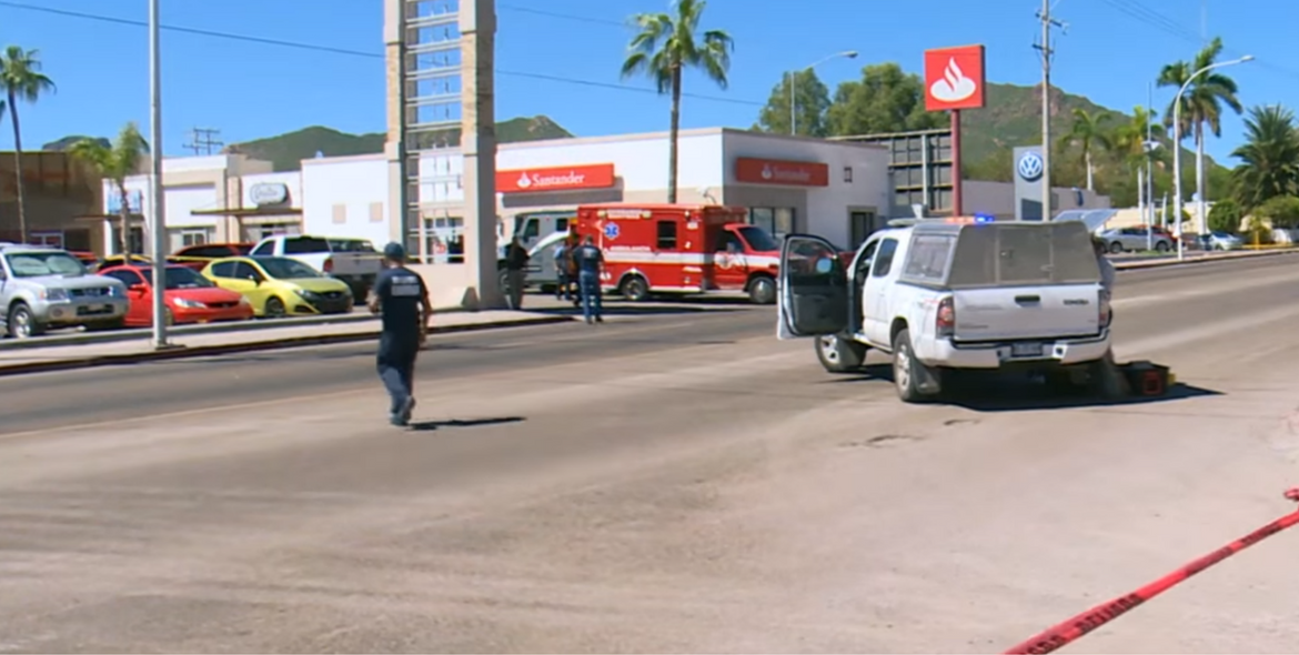 VIDEO: Cubre a bebé para salvarla de balacera