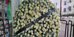 Luis Miguel envía 500 rosas a Juan Gabriel