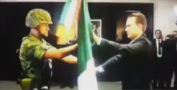 Polémica por soldado que arrebató bandera