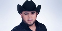 Gerardo Ortiz muestra su trasero a redes sociales