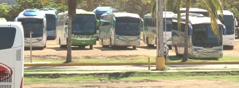 Llegan llenos de turistas, los camiones charteros a Mazatlán.