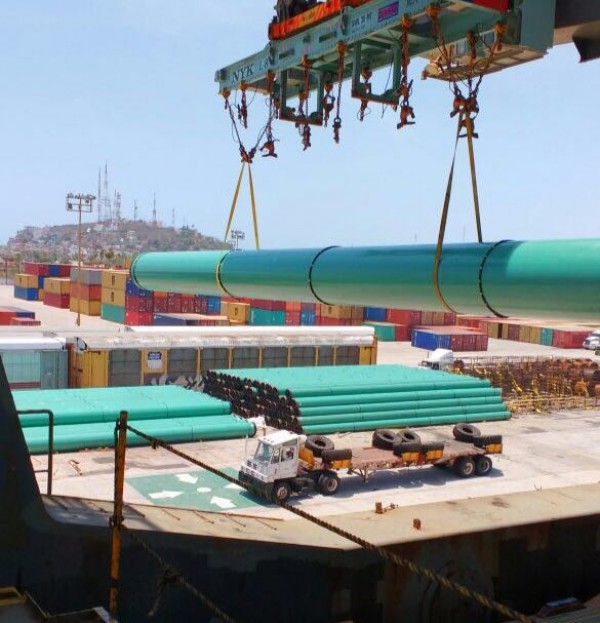 Mucha actividad para los trabajadores portuarios
