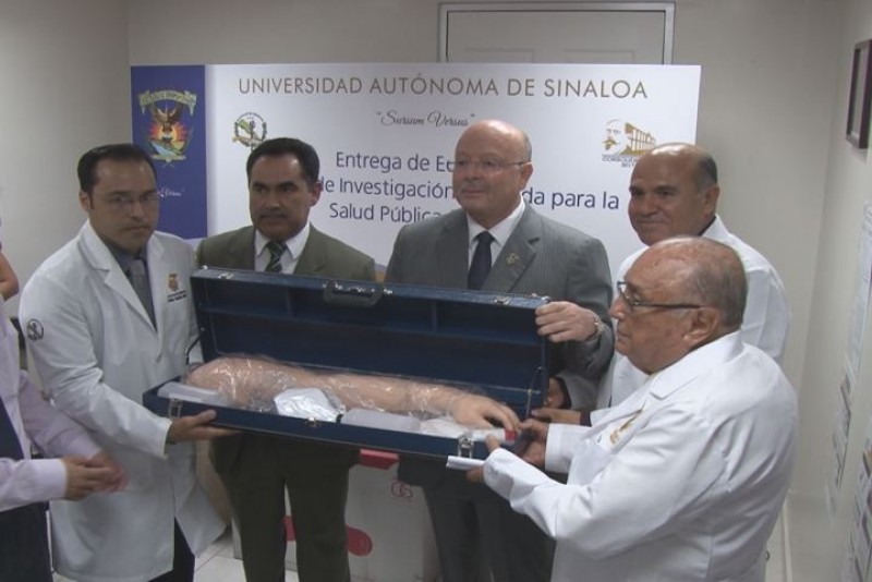 Entrega la UAS , equipamiento de laboratorio y anuncia nuevo edificio en Medicina