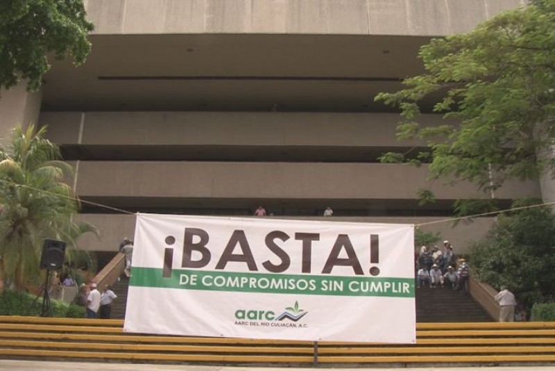 Manifestación y bloqueo de avenidas realizan productores agricolas