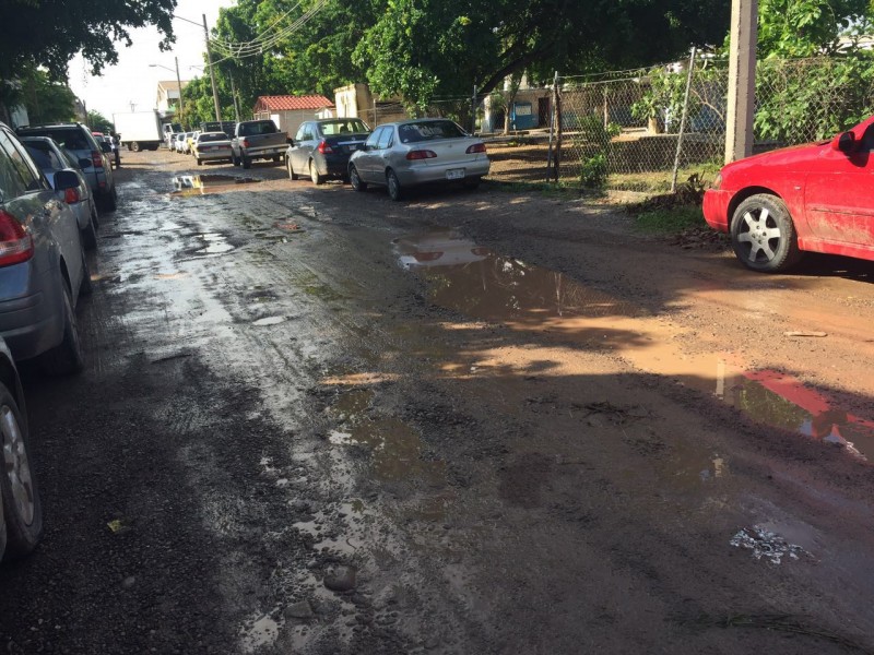 Se incrementa el problema de baches en la colonia San Rafael