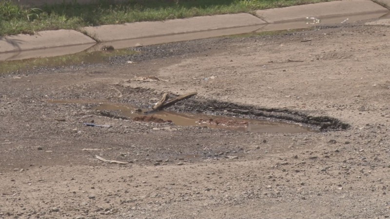 En pésimas condiciones las calles en Prados del Sur