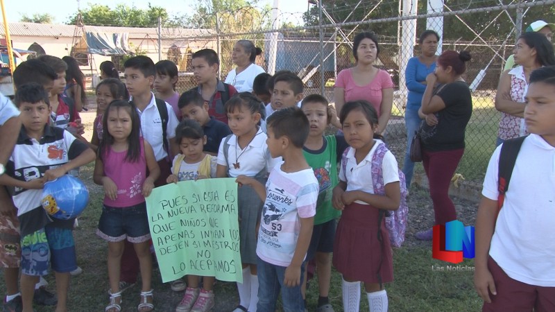 Padres de Familia tomaron escuela primaria