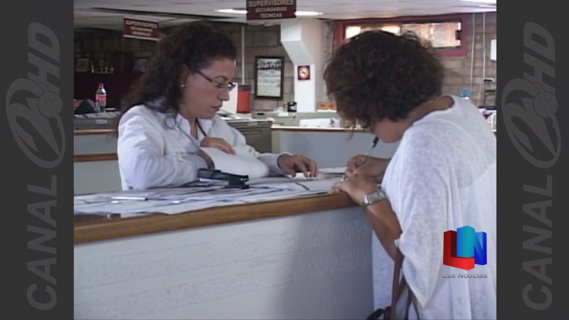 Entregan becas para educación privada