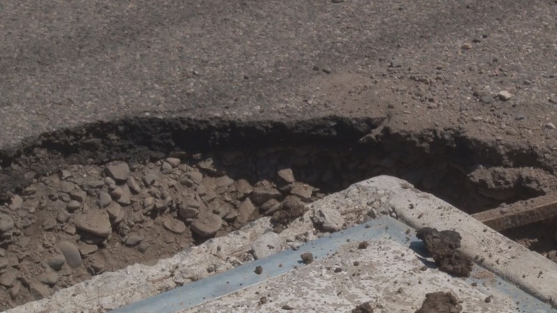 Denuncian que obra de CFE pone en riesgo automovilistas en Hacienda del Río