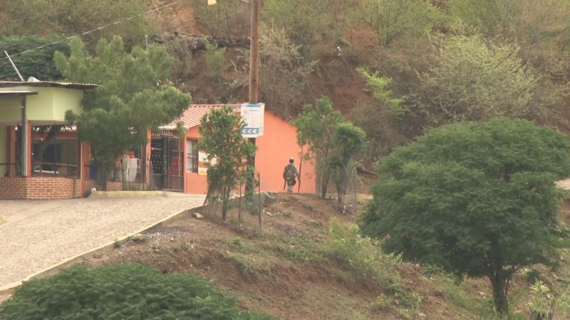 Por inseguridad, trasladan a mujeres y niños de Badiraguato a Culiacán