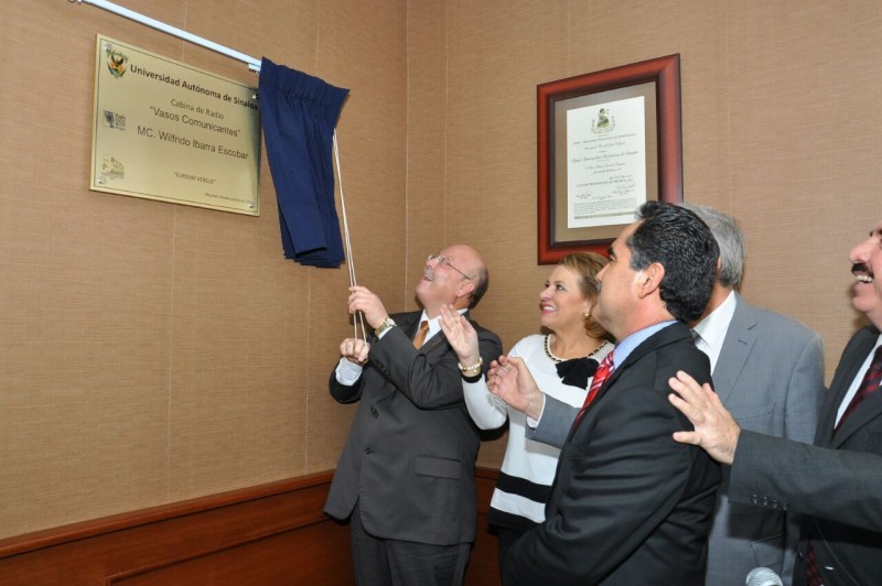 Inauguran cabina de radio  Wilfrido Ibarra