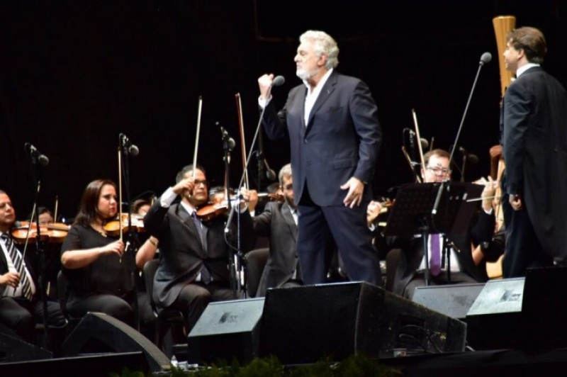 Plácido Domingo le canta a su Sonora Querida.