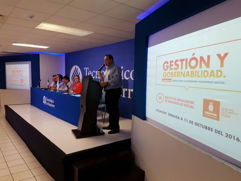 SEDESHU imparte seminario a Alcaldes electos