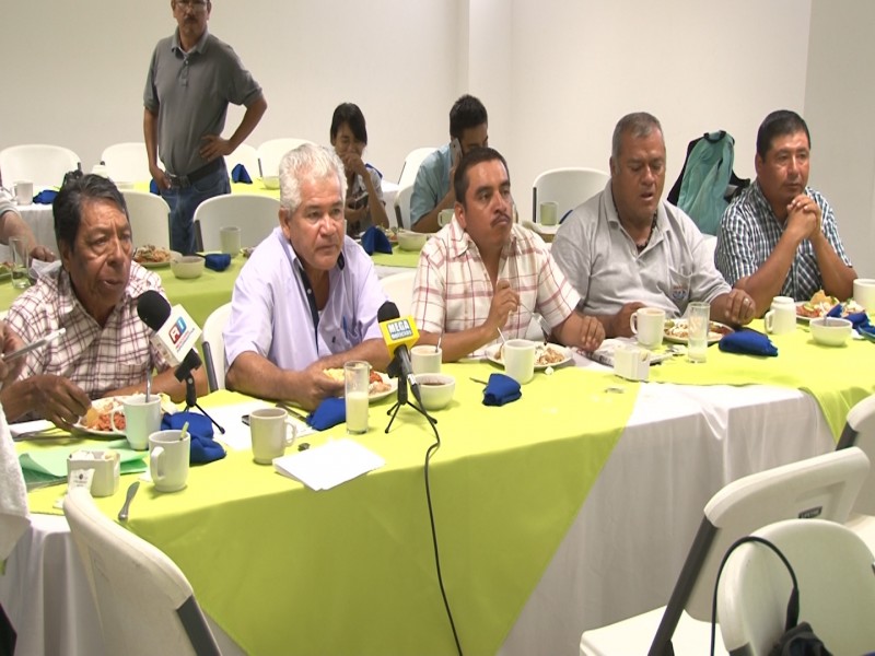 Vendedores ambulantes en contra de los hoteleros
