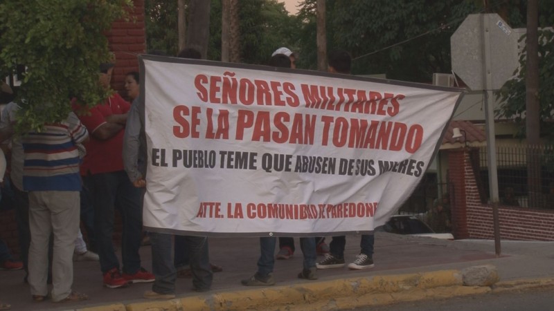 Pobladores de Paredones , se manifestaron en la IX Zona Militar