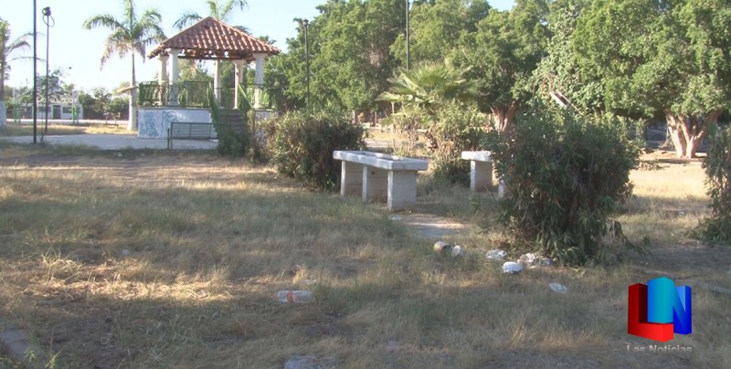 Una nueva queja por plaza pública sucia