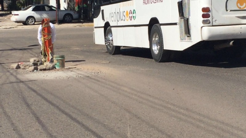 Reparan registro de drenaje pluvial en mal estado en la Ruíz Cortines