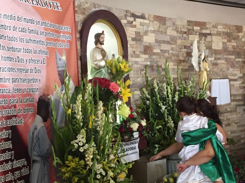 Cientos de feligreses celebran a San Judas Tadeo
