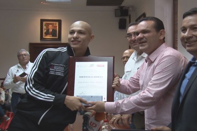 Galardonan a Deportistas y Entrenadores