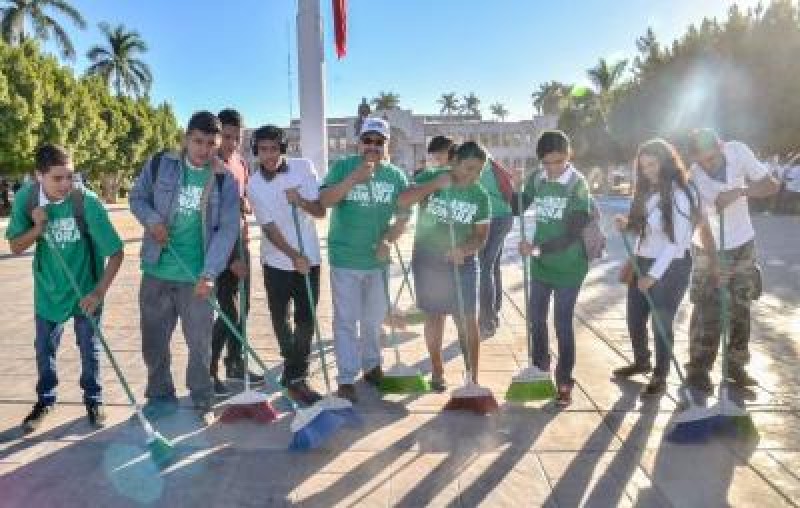 Se unen 15 mil jóvenes para limpiar parques