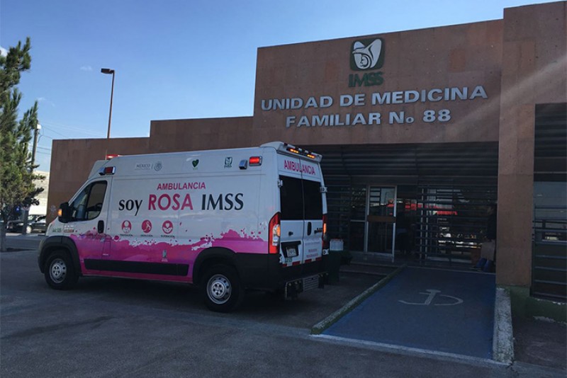 Ambulancias promueven la prevención de cáncer de mama