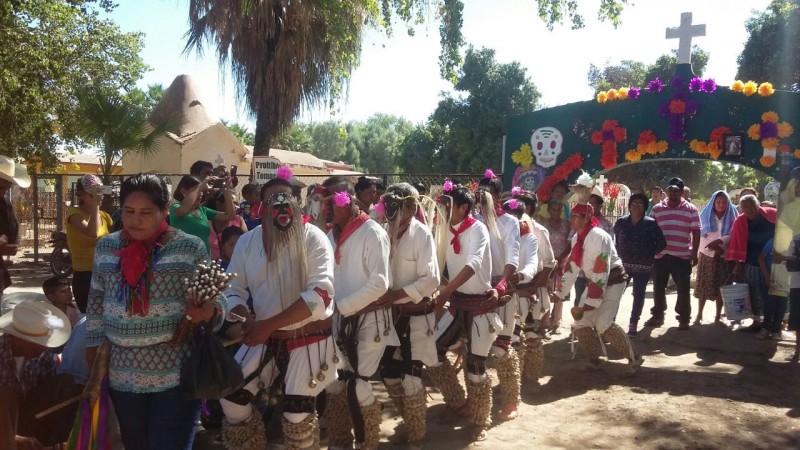 Yoremes celebran día de muertos en San Miguel Zapotitlan