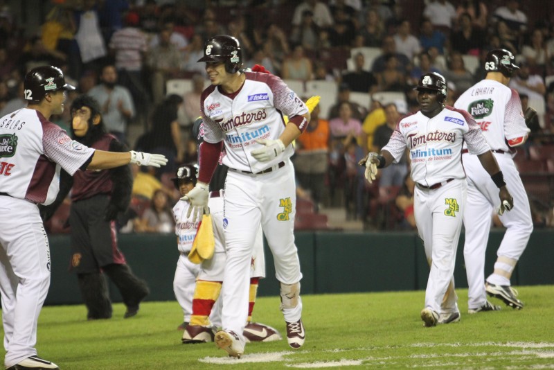 Tomateros derrota 2-1 a Yaquis y empata la serie