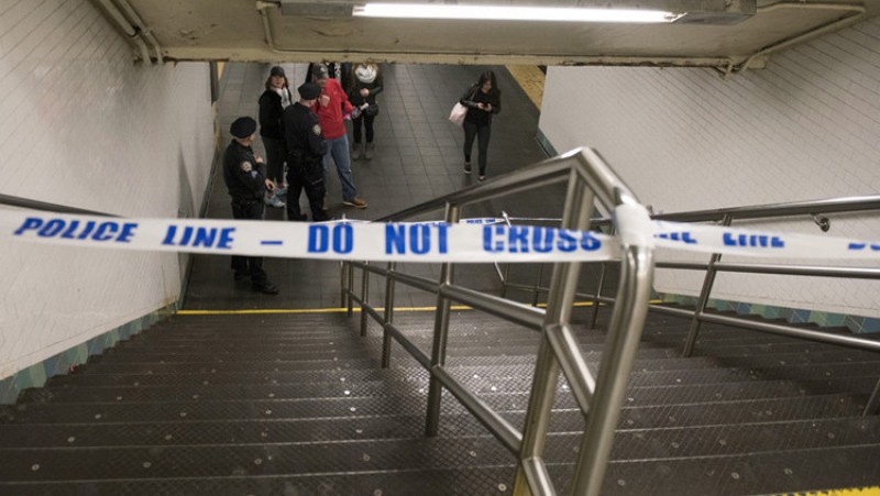 Empujan a persona a las vías del metro en Nueva York