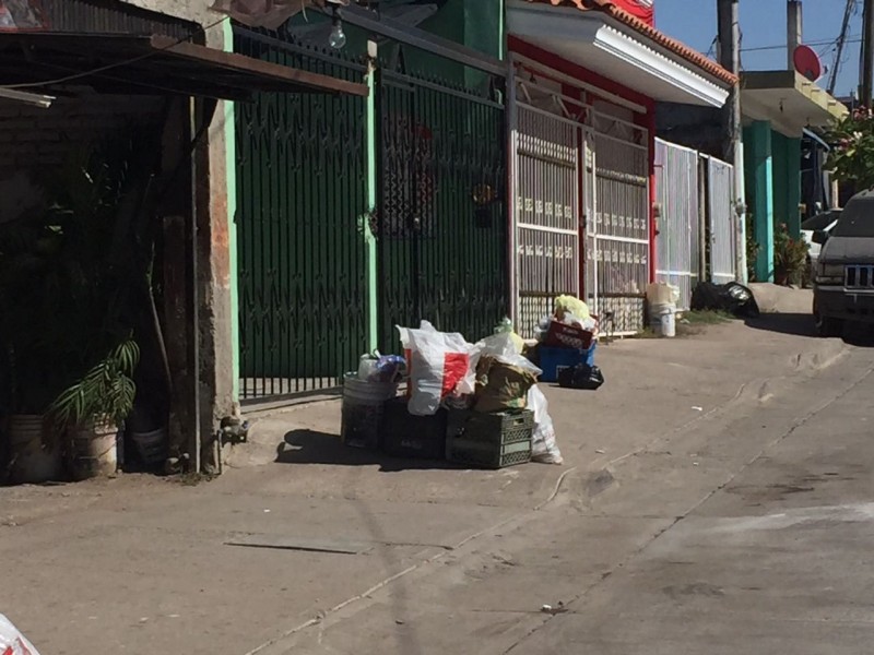 En la Plutarco Elías, no pasa el camión de la basura