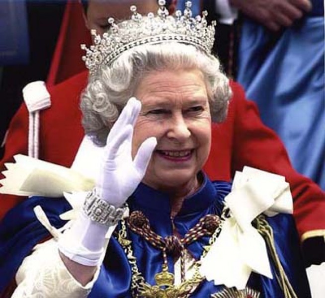 Británicos piden que la reina Isabel II sufrague la remodelación del  palacio Buckingham