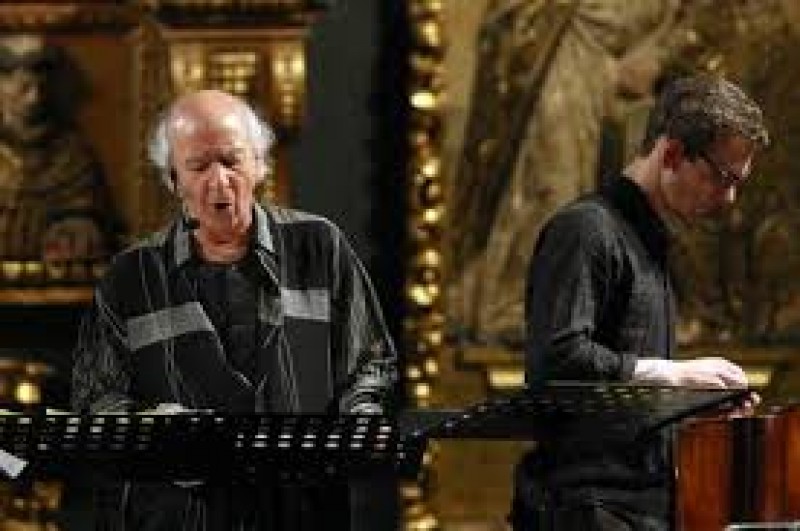 Julio Estrada recibe la medalla Bellas Artes