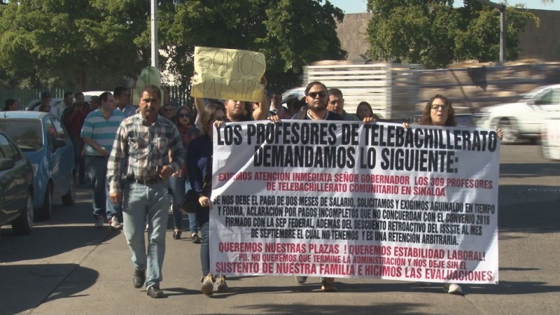 Profesores de Tele-Bachillerato se manifiestan en palacio