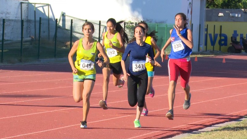 Sinaloenses hacen vibrar la pista de tartán en Mazatlán
