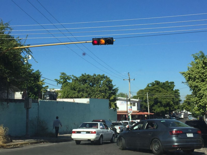 No funcionan semáforos de la Col. Morelos
