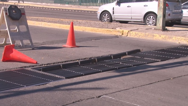 4 días y aun no solucionan problema de alcantarilla por la Insurgentes