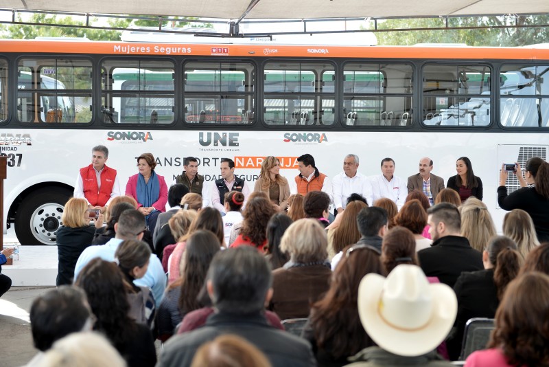 Entrega Gobernadora Pavlovich 30 unidades de Transporte Naranja