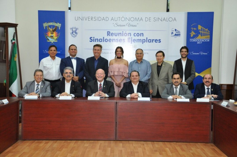 Reconoce la U.AS.  a Sinaloenses Ejemplares en el Mundo