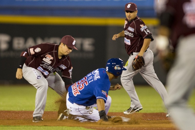 Charros gana el primero a Tomateros 7-6 en 12 entradas