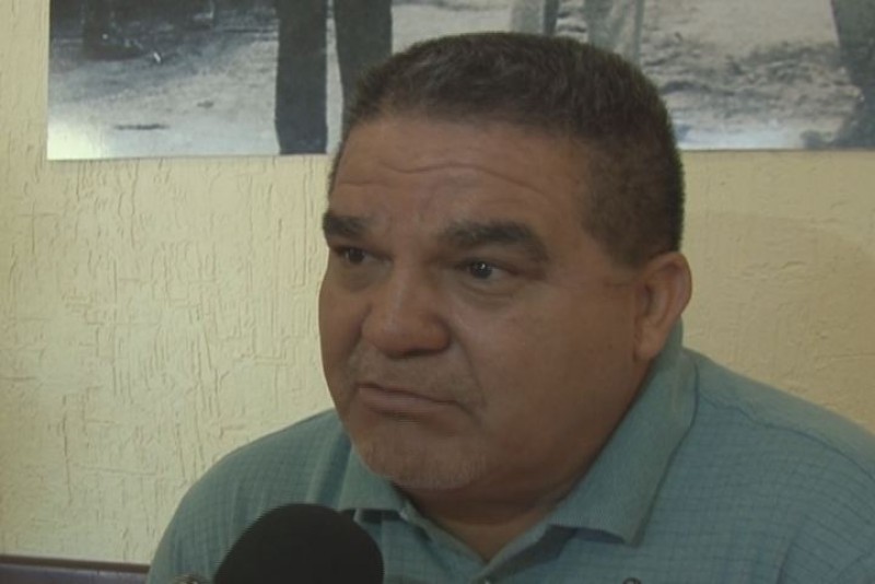 Adolfo Elías sale de los Caballeros