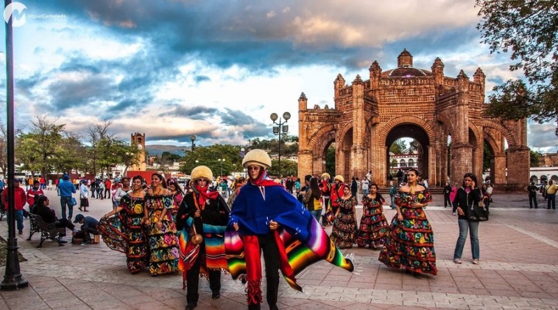 Elaboración de la montera de los parachicos; Un arte en Chiapas