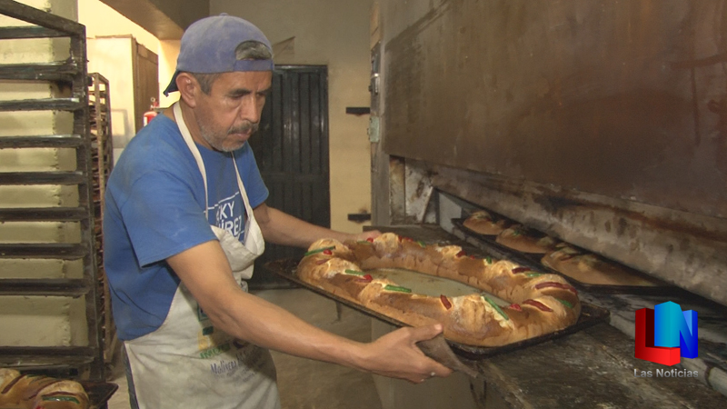 Elaboran la Rosca de Reyes para este viernes