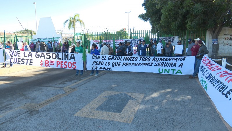 Manifestantes "toman" PEMEX en Topolobampo