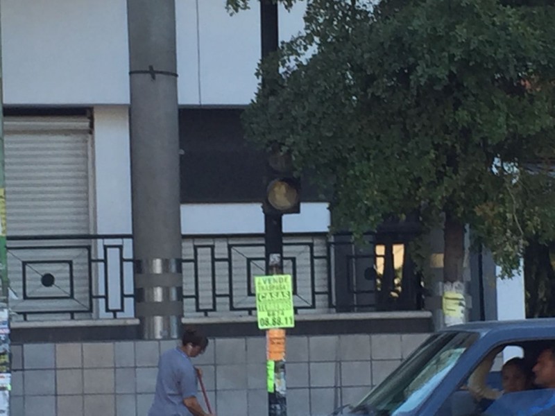 No sirve semáforo peatonal