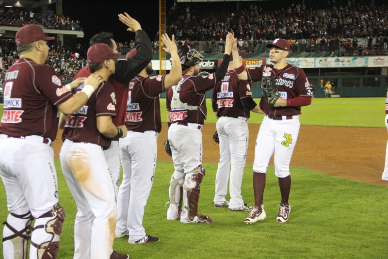 Tomateros reacciona y empata la serie a Cañeros