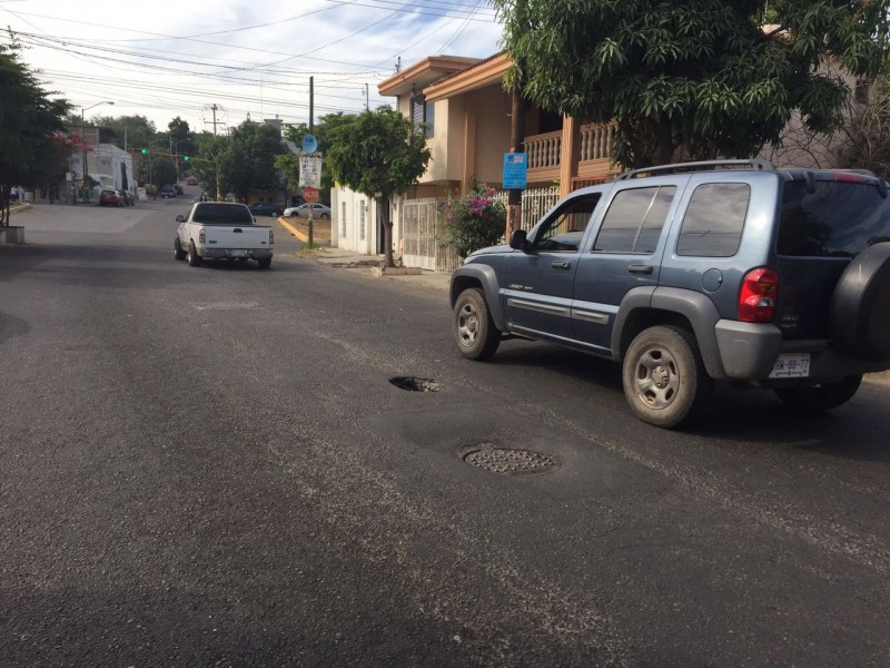 Un hoyo  por Avenida del Parque
