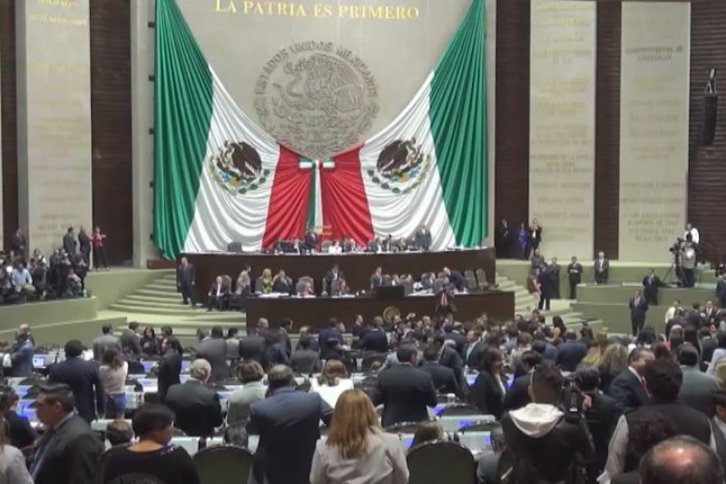 Diputados federales "sacrifican" parte de su sueldo