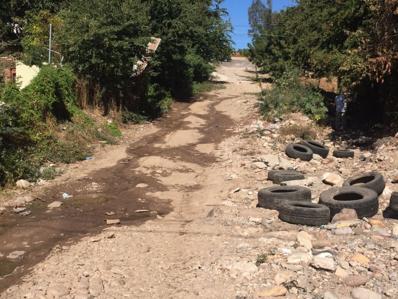 Lleno de llantas canalito en la Buenos Aires