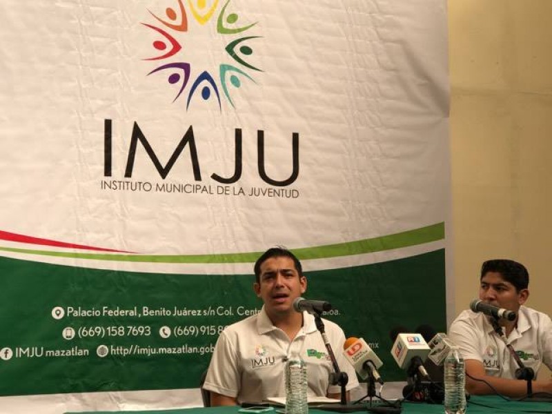Anuncian becas para estudiantes