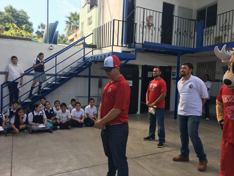 Club Venados promociona academia de beisbol.