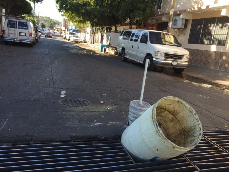 Sin una parte de rejilla alcantarilla de la Guerrero